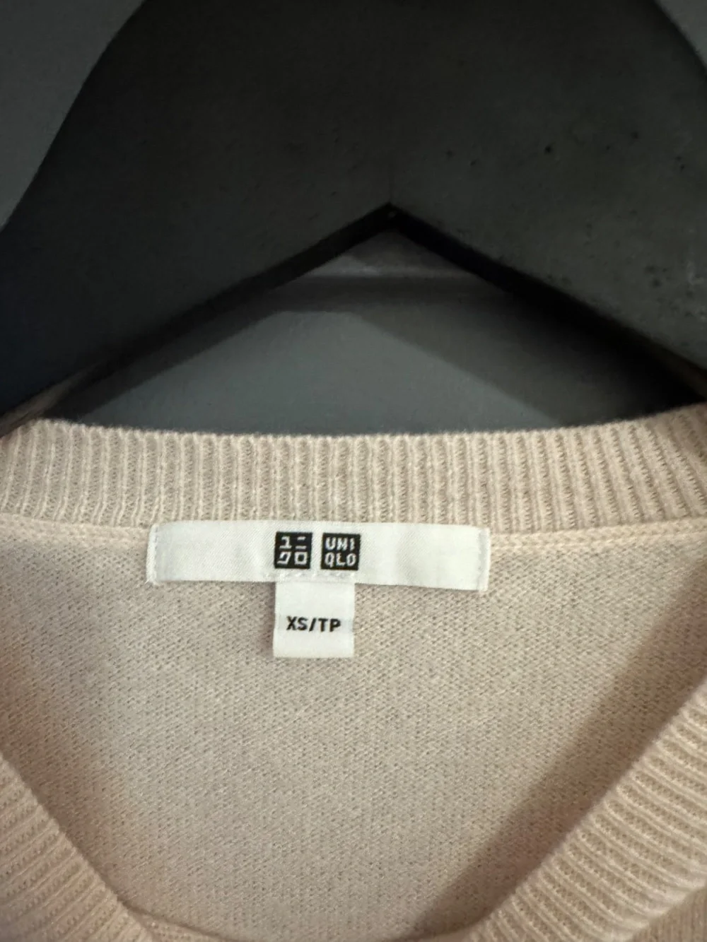 Uniqlo Women’s Cashmere Crewneck, Size xs - Picture 2 of 2